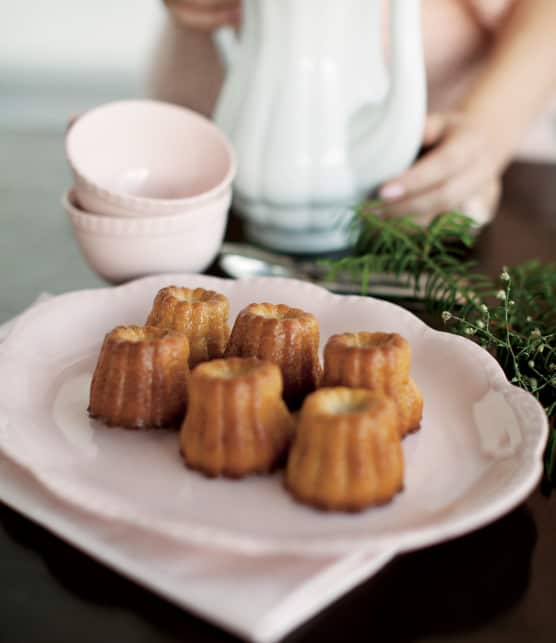 Cannelés bordelais, brandy, orange et cardamome