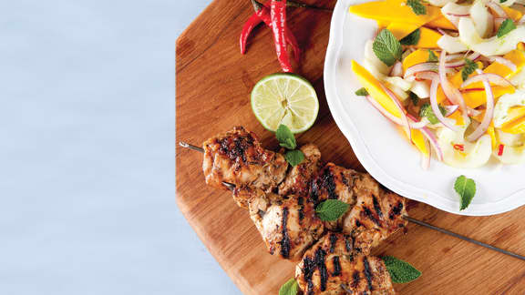 Mercredi : Brochettes de hauts de cuisses de poulet à la jerk, salade de mangue