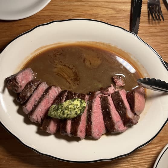 On a testé 8 plats du nouveau menu du Name's on the way et voici notre opinion