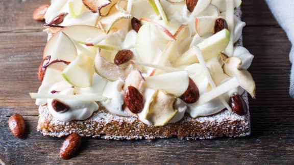 Clafoutis à la pomme et aux amandes sans gluten