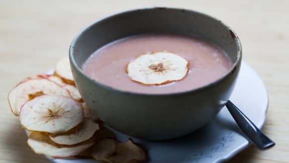 Soupe aux pommes, céleri-rave et sirop d’érable