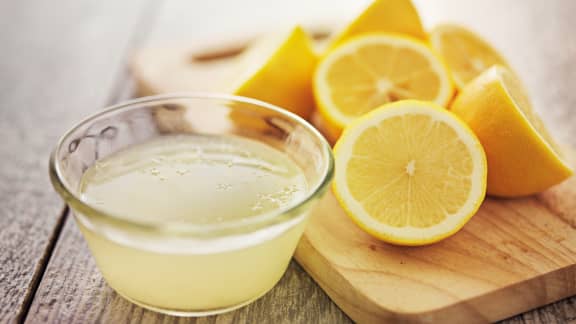 Voici comment récupérer tout le jus d'une moitié de citron ou de lime séché.e