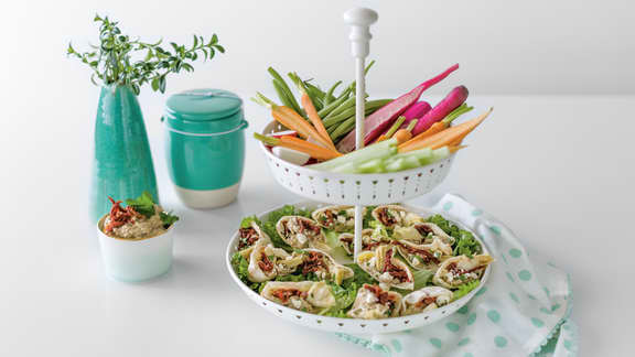 Bouchées de baba ganoush, artichauts et tomates séchées