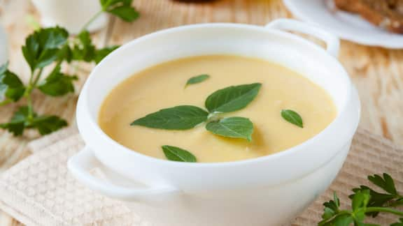 Potage au chou-fleur et aux haricots blancs