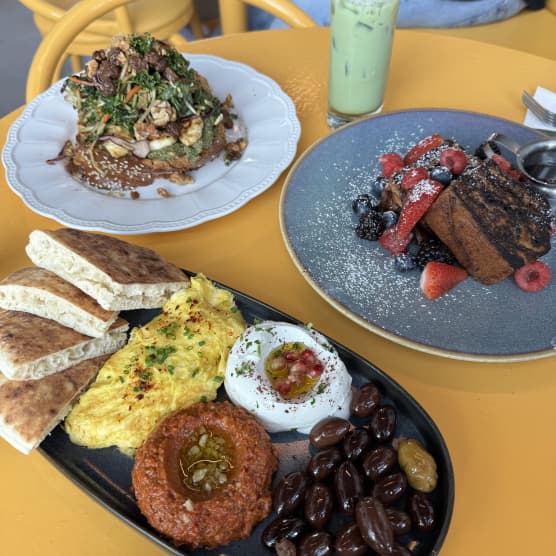 Des brunchs méditerranéens à découvrir absolument à ce restaurant de Laval