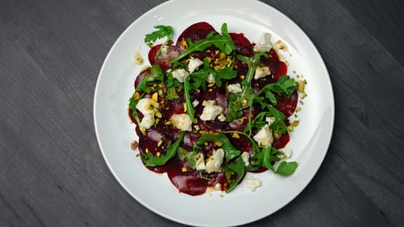 Entrée : Carpaccio de betteraves au fromage de chèvre