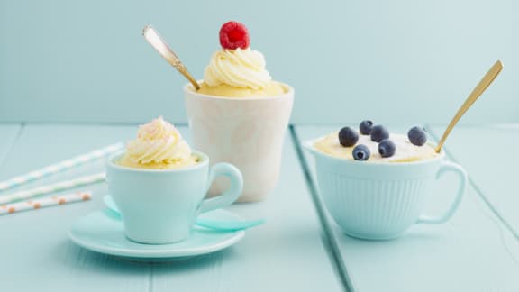 Gâteau à la vanille dans une tasse