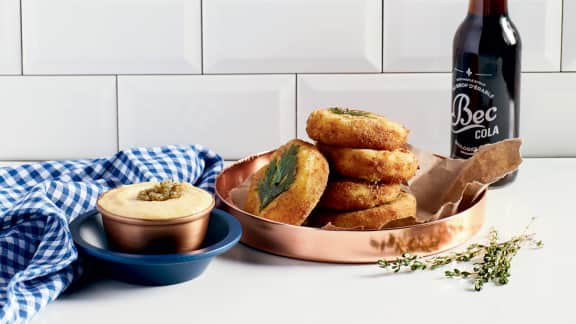 Croquettes de pommes de terre, fromage en grains et livèche