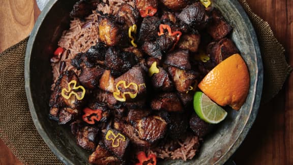 Griot, bananes pesées et riz collé