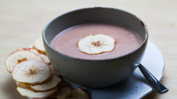 Soupe aux pommes, céleri-rave et sirop d’érable