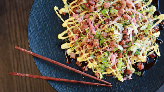 Okonomiyaki au jambon croustillant et mayonnaise Kewpie