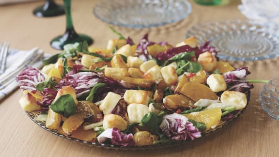 Salade aux betteraves et aux croûtons de halloumi, vinaigrette épicée à l’orange