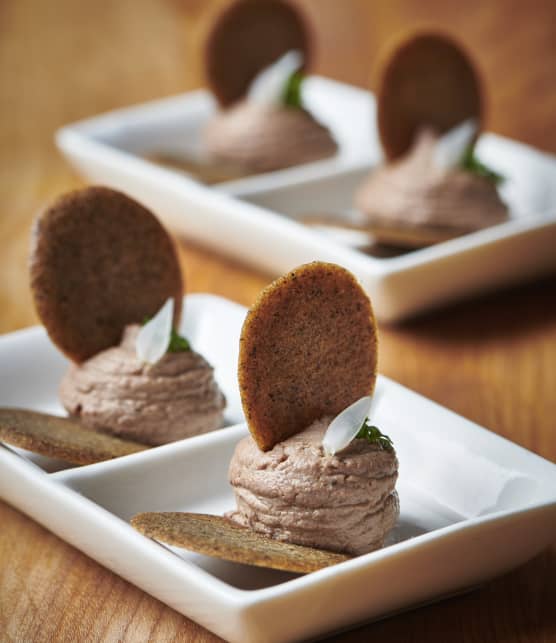 Mousse de foie de volaille et tuiles de sarrasin