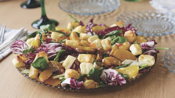 Jeudi : Salade aux betteraves et aux croûtons de halloumi, vinaigrette épicée à l’orange