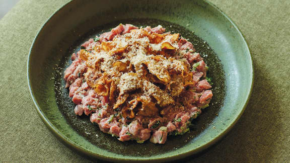 Tartare de veau et chips de topinambour