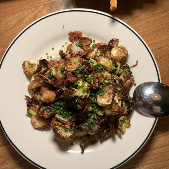 On a testé 8 plats du nouveau menu du Name's on the way et voici notre opinion
