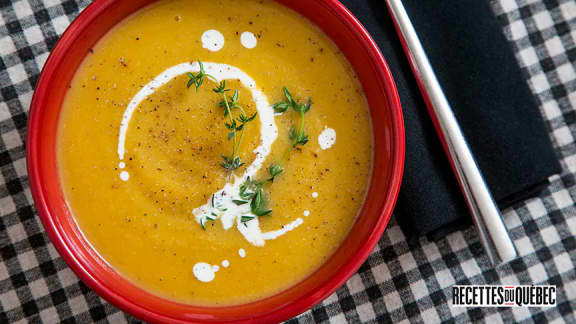 Velouté de chou-fleur, courge musquée et pomme