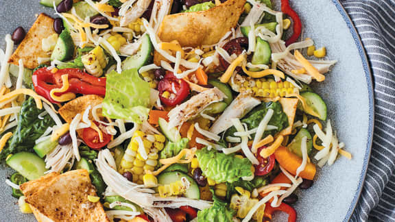 Conserve de maïs : Salade style taco au poulet, au maïs et aux haricots noirs