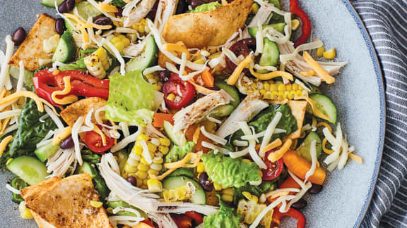 Mercredi : Salade style taco au poulet, au maïs et aux haricots noirs