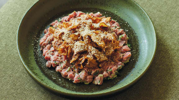 Tartare de veau et chips de topinambour