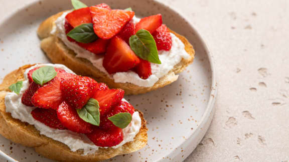 Crostini fraise basilic