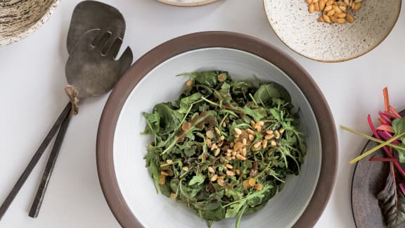 Salade de roquette et épinards, vinaigrette à l’espresso