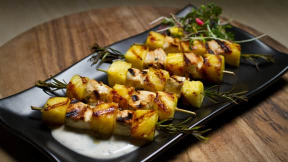 Minibrochettes d’ananas et de poulet