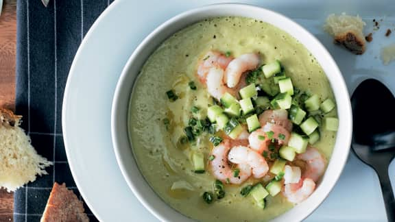 Potage froid aux avocats et aux crevettes nordiques