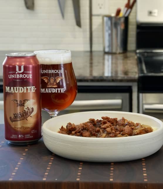 Chair de saucisse braisée à l’érable et à la bière Maudite
