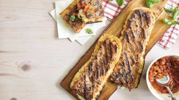 Baguette à la saucisse italienne et salsa fresca