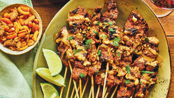 Satay de bœuf grillé aux arachides