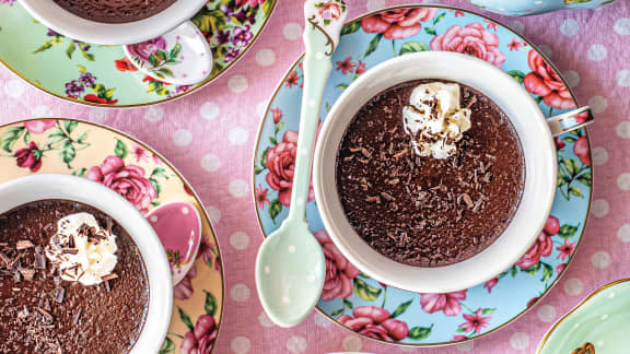 Tasse de crème au chocolat et au thé Earl Grey