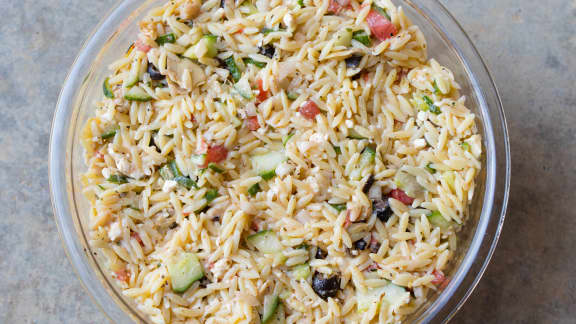 Recette de salade d'orzo à la grecque