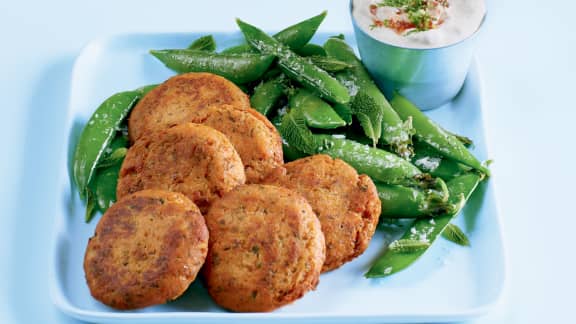 Croquettes de poisson à la lime, crème sure épicée