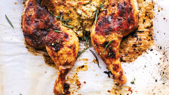 Poulet en crapaudine au fromage de chèvre et aux fines herbes