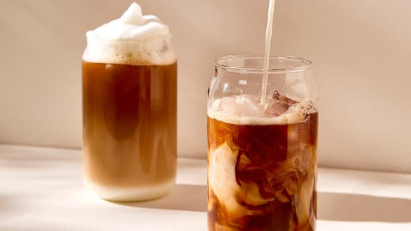 10 beaux verres à café glacé dénichés chez Simons