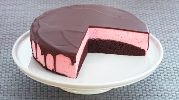 Gâteau choco noir et mousse framboise