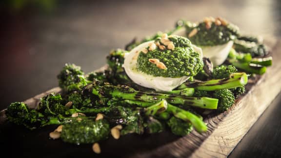 Mozzarella de bufflonne, rapinis grillés et pesto de rapinis