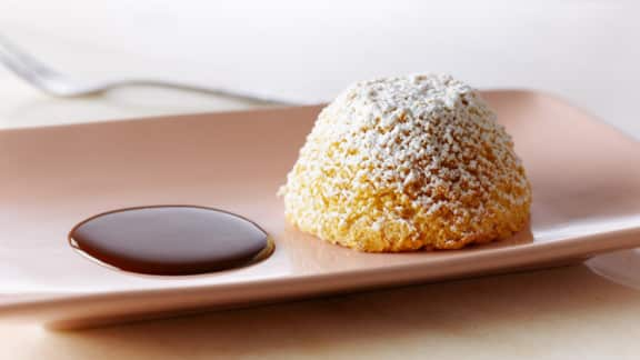 Gâteaux mousseline chauds aux amandes et au sirop d'érable