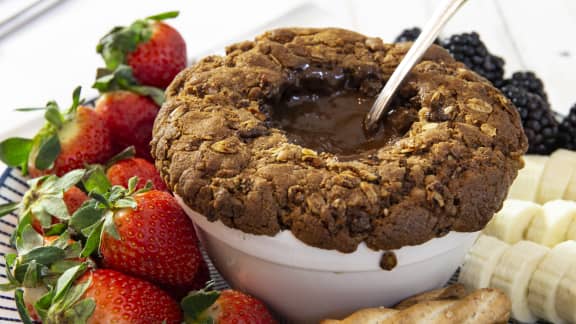 Fondue cachotière au chocolat en croûte de biscuit