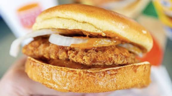 Burger King a maintenant des plats au poulet au beurre sur son menu!
