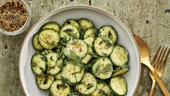 Salade de concombre, herbes & épices