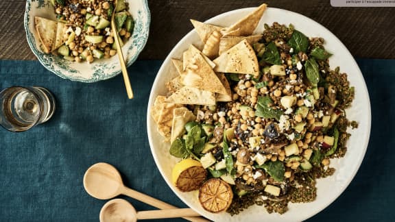 Salade de pois chiches & champignons avec croustilles de pita