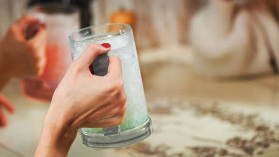 L’astuce d’été pour siroter vos cocktails toujours bien froids, même en plein soleil