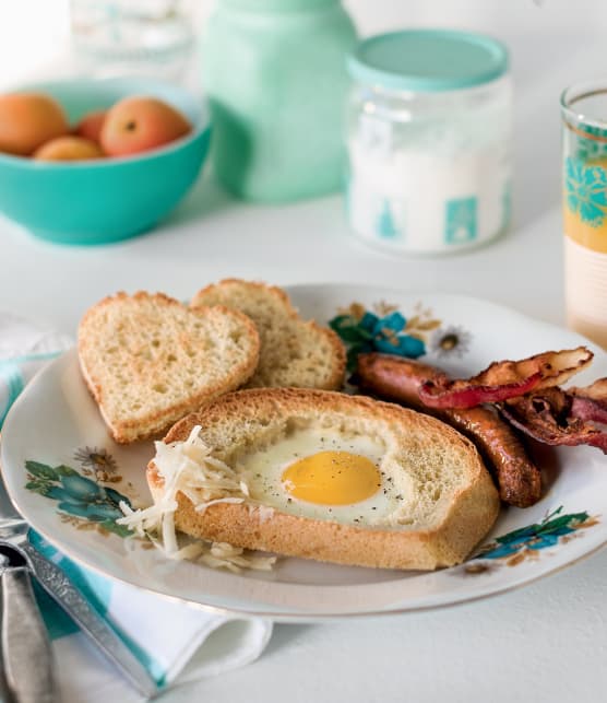 Oeufs dans le trou à la crème et au parmesan