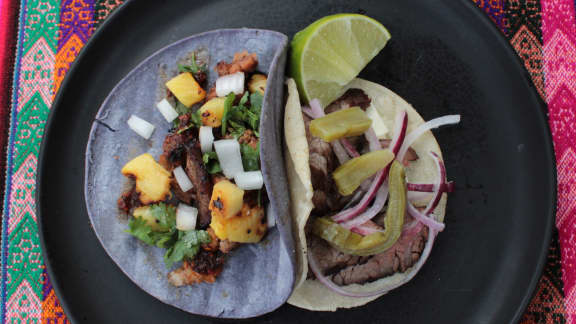 Tacos de bavette de boeuf, queso fresco et nopales