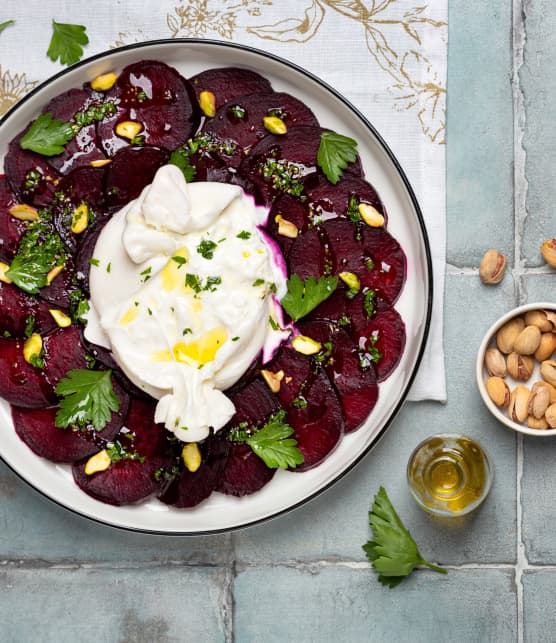 Burrata sur carpaccio de betteraves