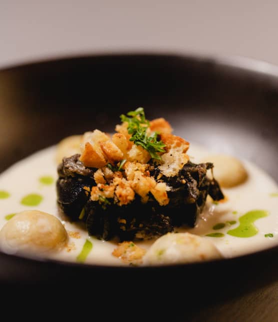 Escargots au pastis, crème d’ail et champignons marinés