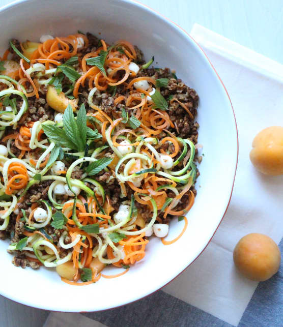 Salade de spirales de légumes aux abricots, bocconcini et menthe