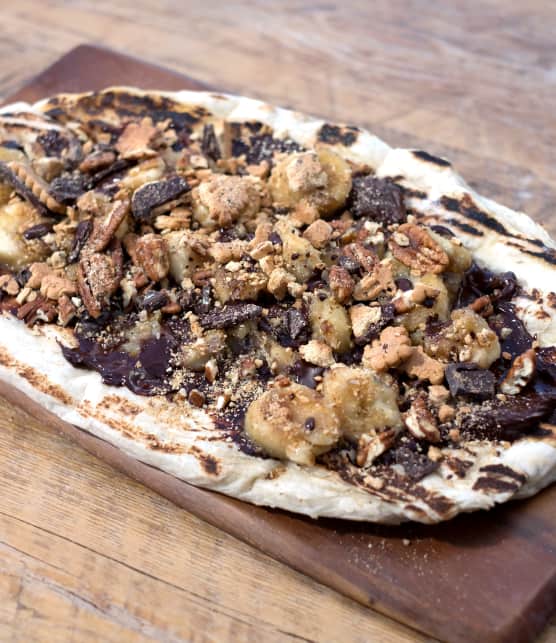 pizza au crémeux de chocolat, bananes et pacanes